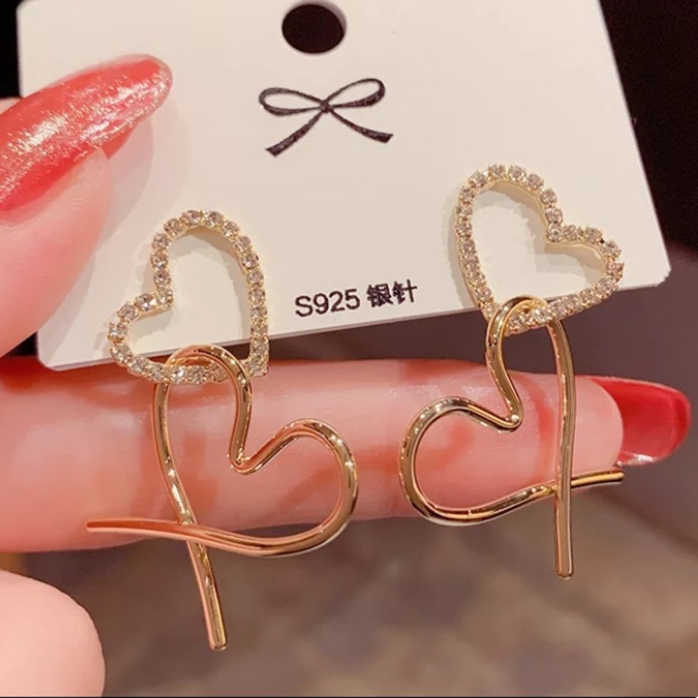 New Diamond Hearts 💕 18k gold plated earrings